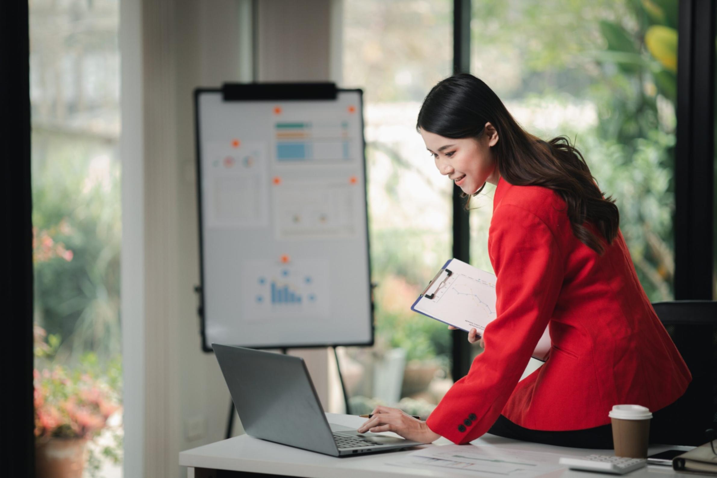 Beratungssituation bei upetasoy mit Fokus auf individuelle Finanzplanung